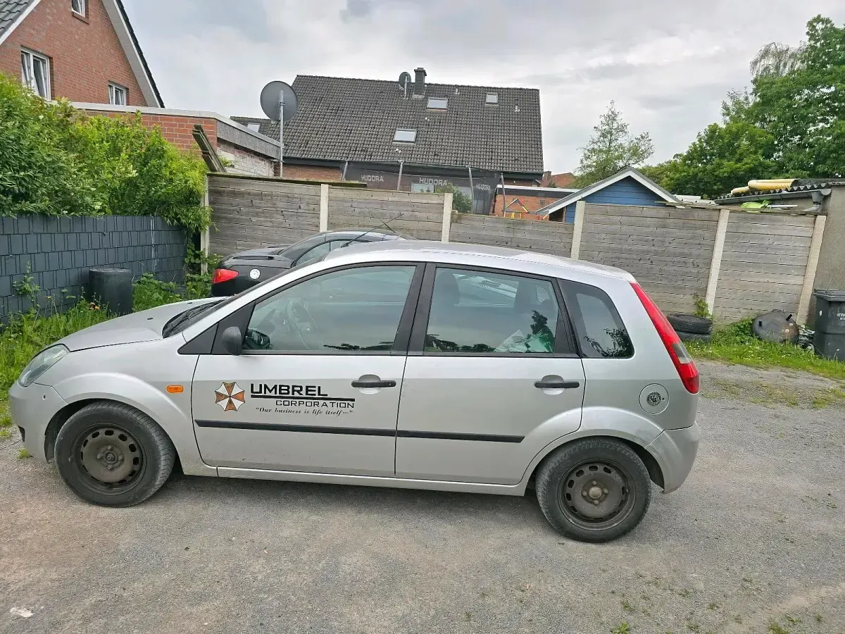 Gebraucht Ford Fiesta 60 PS (44 kW) 2005 Silber Kleinwagen