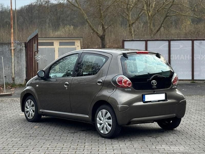 Gebraucht Toyota Aygo Cool 68 PS (50 kW) 2012 Braun Kleinwagen