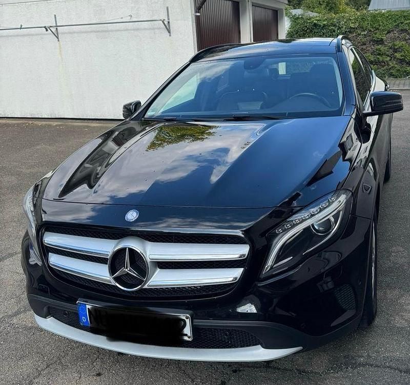 Schwarz Gebraucht 2014 Mercedes GLA200 SUV | 10.900 € (Guter Preis) - Bild 1/4