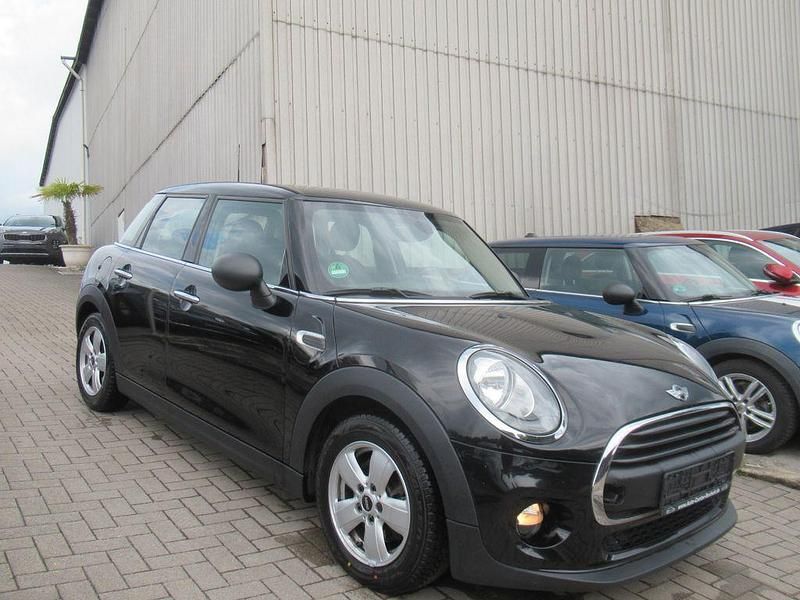 Gebraucht Mini ONE 75 PS (55 kW) 2017 Schwarz Kleinwagen