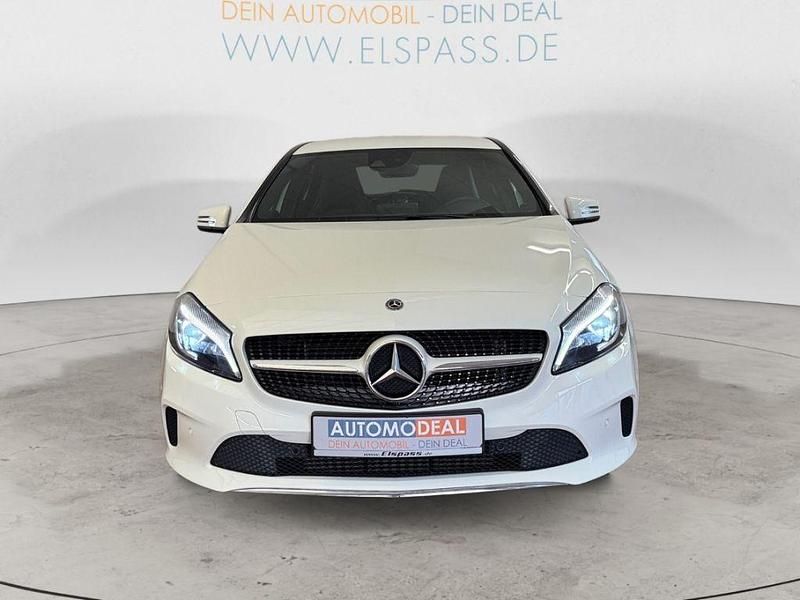 Gebraucht Mercedes A180 122 PS (89 kW) 2018 Unilack (weiss Limousine