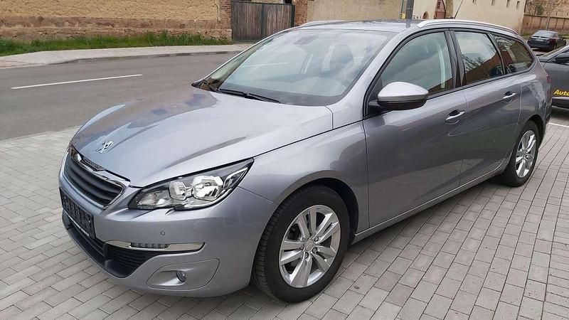 Gebraucht Peugeot 308 Active 131 PS (96 kW) 2015 Lack grau artense Kombi