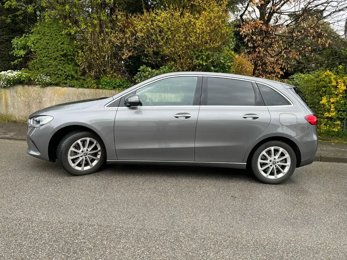Gebraucht Mercedes E250 160 PS (117 kW) 2021 Grau Limousine