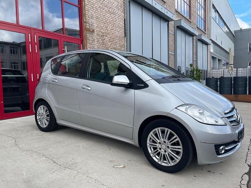 Silber Gebraucht 2010 Mercedes A160 Elegance Van / Kleinbus | 4.990 € (Fairer Preis) - Bild 1/4
