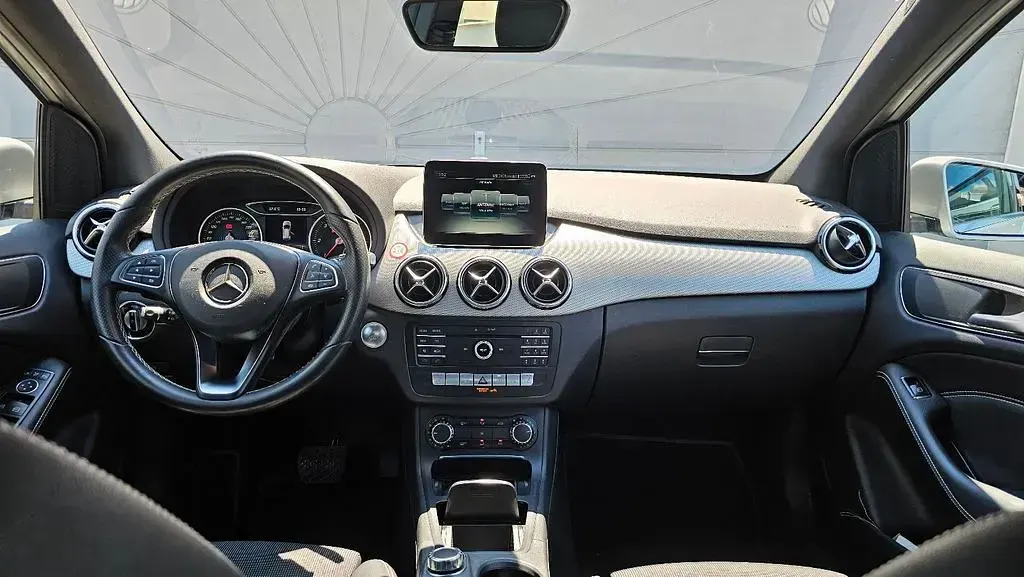 Gebraucht Mercedes B180 Urban 109 PS (80 kW) 2017 Silber Kleinwagen