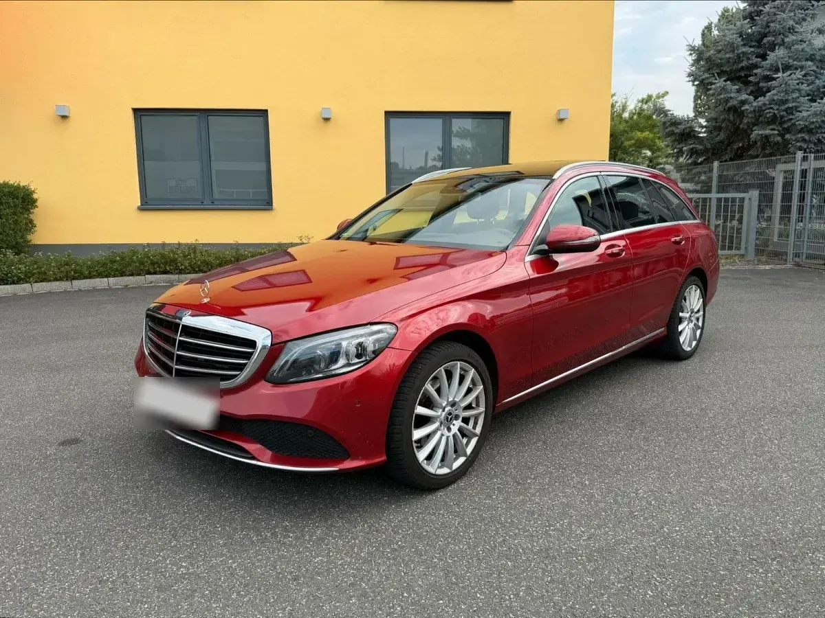 Gebraucht Mercedes C220 194 PS (142 kW) 2020 Rot Limousine