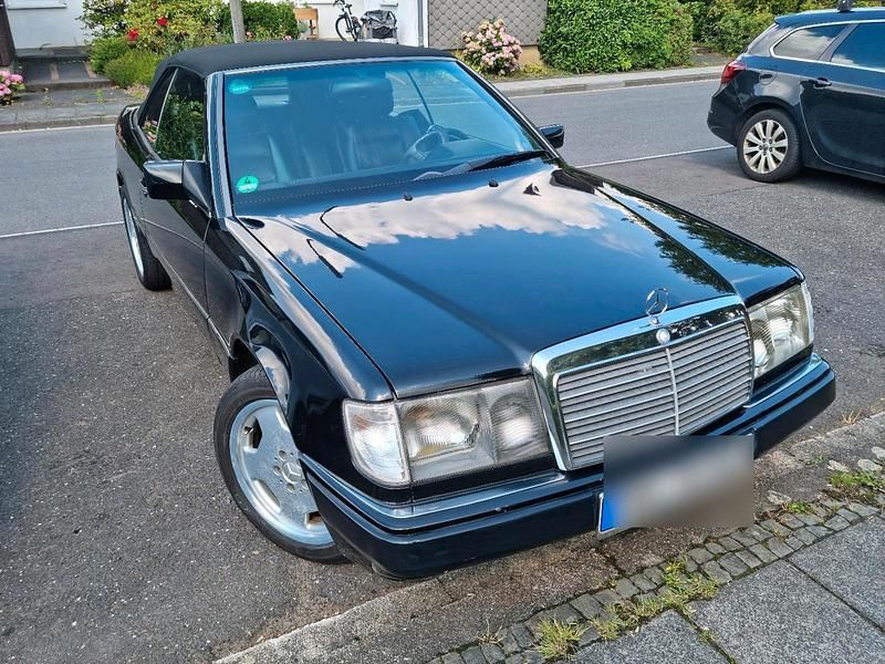 Schwarz Gebraucht 1993 Mercedes E300 Cabrio | 15.900 € - Bild 1/4