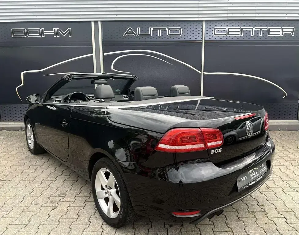Gebraucht VW Eos Basis 122 PS (89 kW) 2011 Deep black perleffekt Cabrio