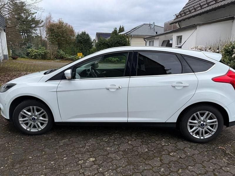 Gebraucht Ford Focus Titanium 125 PS (91 kW) 2013 Weiß Limousine