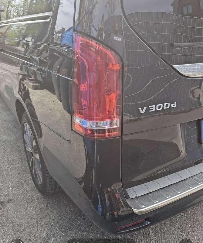 Schwarz Gebraucht 2021 Mercedes V300 Avantgarde Edition Van / Kleinbus | 54.000 € (Superpreis) - Bild 1/3