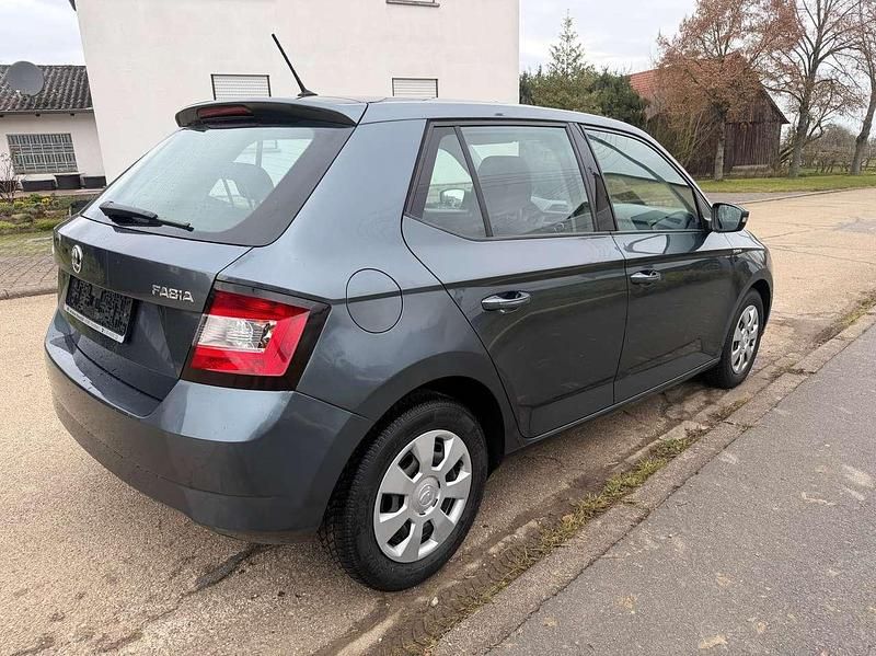 Gebraucht Skoda Fabia Active 75 PS (55 kW) 2017 Quarzgrau metallic Kleinwagen