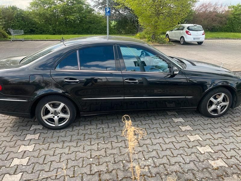 Gebraucht Mercedes E200 163 PS (119 kW) 2004 Schwarz Limousine