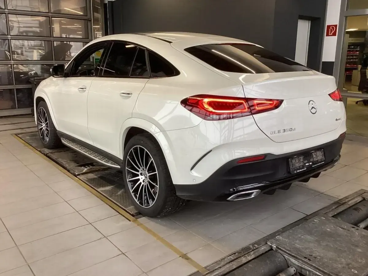 Gebraucht Mercedes GLE350 AMG 272 PS (200 kW) 2024 Manufaktur diamantweiß bright SUV