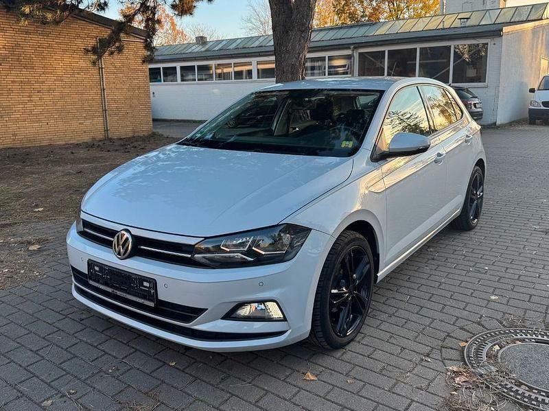 Silber Gebraucht 2018 VW Polo Comfortline Limousine | 12.600 € (Fairer Preis) - Bild 1/4
