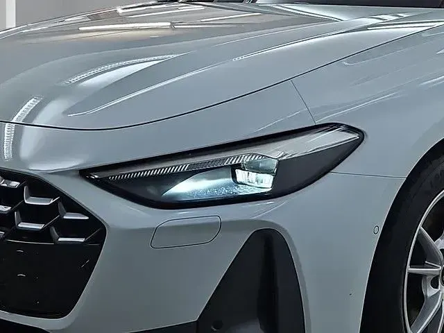 Gebraucht Audi A5 Advanced 204 PS (150 kW) 2025 Gletscherweiß metallic Limousine