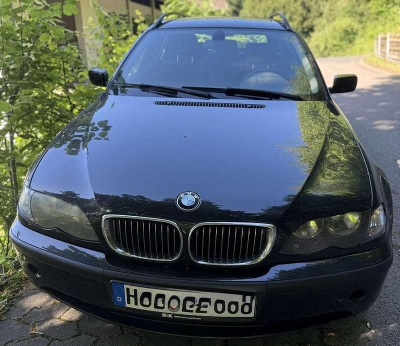 Schwarz Gebraucht 2005 BMW 320 Kombi | 750 € (Superpreis) - Bild 1/4