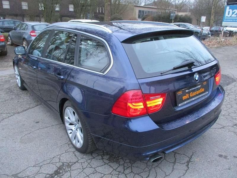 Gebraucht BMW 318 143 PS (105 kW) 2012 Tiefseeblau metallic Kombi