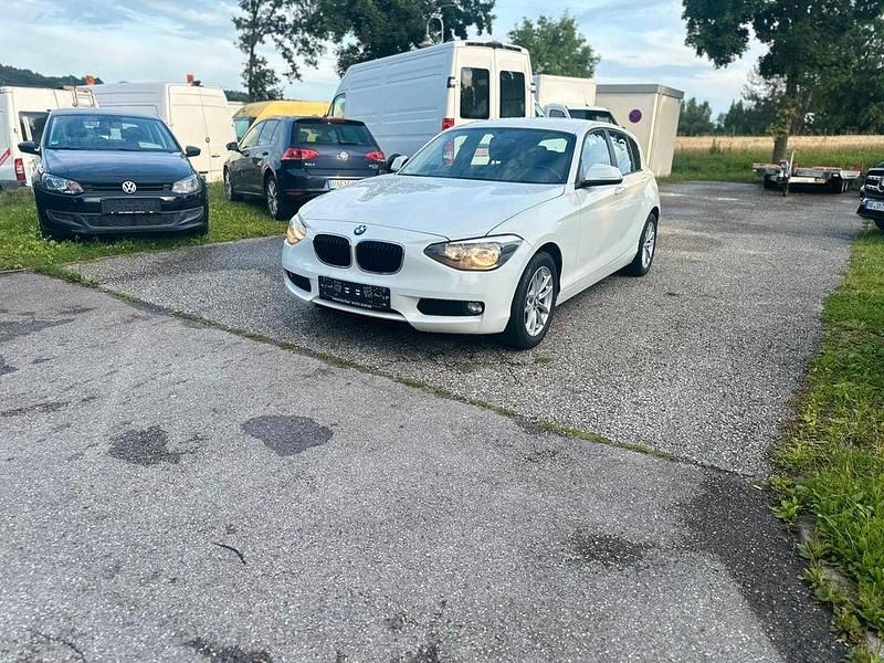 Weiß Gebraucht 2013 BMW 116 Advantage Kleinwagen | 6.490 € (Fairer Preis) - Bild 1/4