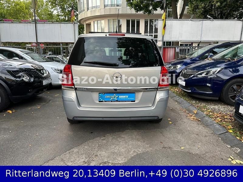 Gebraucht Opel Zafira Edition 116 PS (85 kW) 2010 Silber Van / Kleinbus