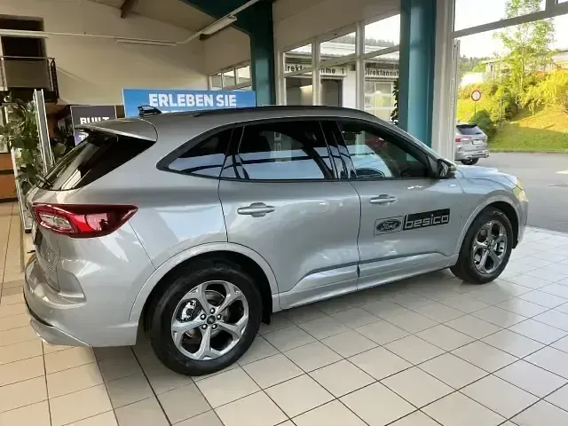 Używany Ford Kuga ST-Line 180 KM (132 kW) 2024 Srebrny SUV