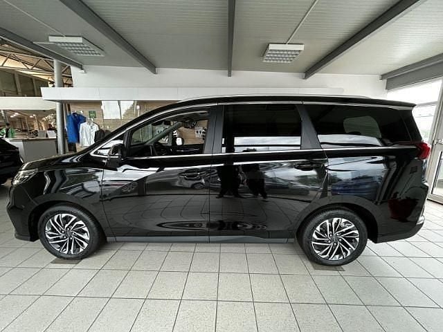 Używany Maxus EG50 130 kW (177 KM) 2023 Czarny Minivan