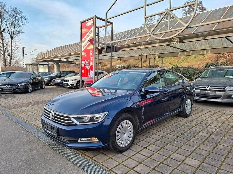 Blau Gebraucht 2018 VW Passat Limousine | 8.950 € (Superpreis) - Bild 1/4