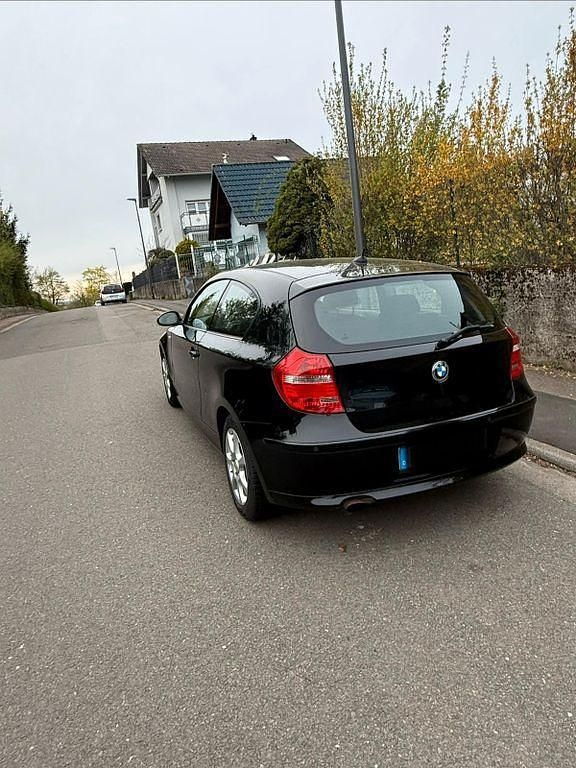 Second-hand BMW 118 143 CP (105 kW) 2007 Negru Hatchback