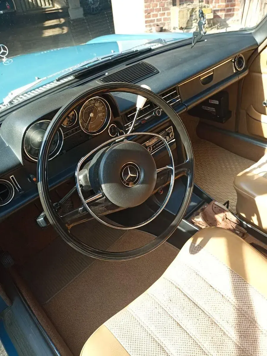 Gebraucht Mercedes 200/8 95 PS (69 kW) 1975 Blau Limousine