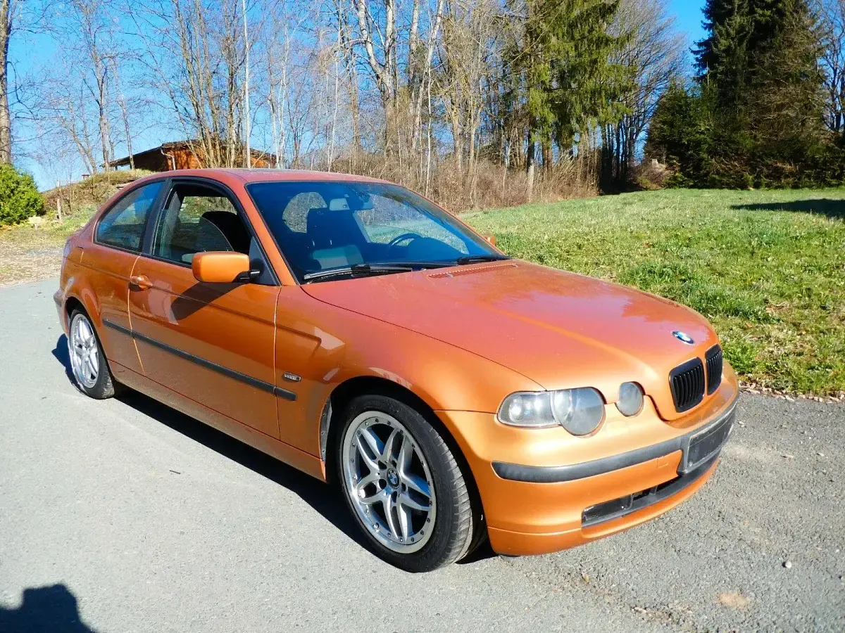 Używany BMW 325 192 KM (141 kW) 2001 Pomarańczowy Sedan/Limuzyna