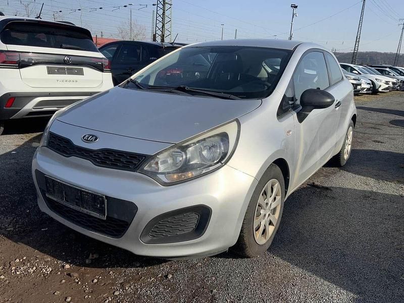Second-hand Kia Rio 86 CP (63 kW) 2012 Argintiu Berlinǎ