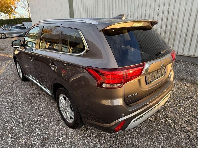 Gebraucht Mitsubishi Outlander P-HEV Plus 135 PS (99 kW) 2019 Braun SUV