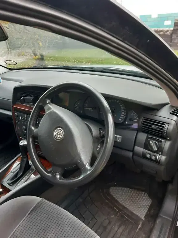 Second-hand Opel Omega 218 CP (160 kW) 2002 Argintiu Berlinǎ
