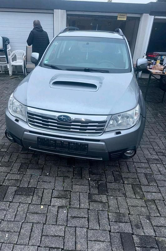 Grau Gebraucht 2010 Subaru Forester SUV | 1.000 € (Superpreis) - Bild 1/4