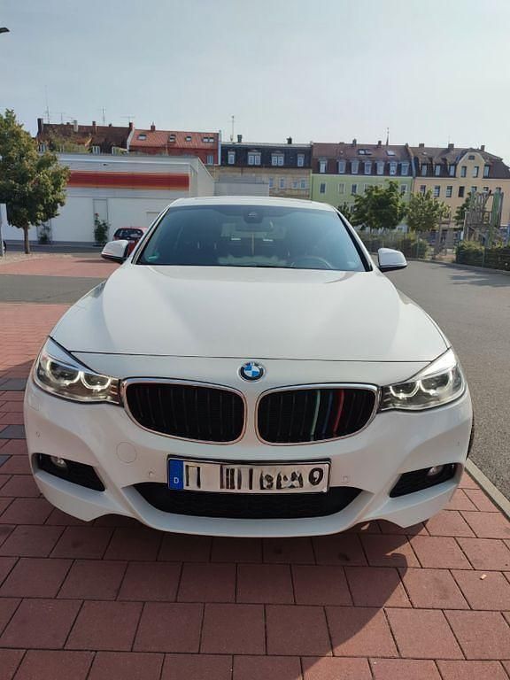 Weiß Gebraucht 2013 BMW 320 Gran Turismo M Sport Limousine | 12.900 € (Fairer Preis) - Bild 1/4