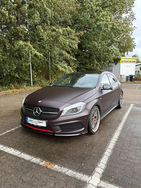 Silber Gebraucht 2012 Mercedes A250 AMG Limousine | 13.990 € (Fairer Preis) - Bild 1/4