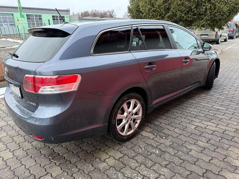 Gebraucht Toyota Avensis Sol 126 PS (92 kW) 2011 Grau Kombi