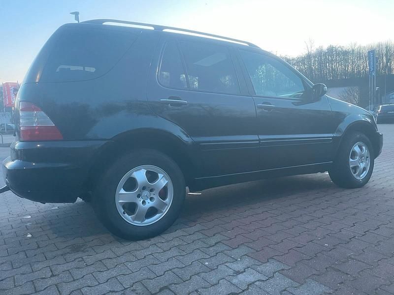 Gebraucht Mercedes ML270 163 PS (119 kW) 2003 SUV