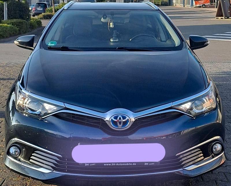 Blau Gebraucht 2015 Toyota Auris Touring Sports Kombi | 14.000 € (Etwas zu teuer) - Bild 1/4