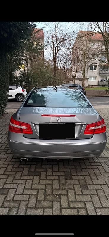 Gebraucht Mercedes E250 204 PS (150 kW) 2009 Silber Coupé