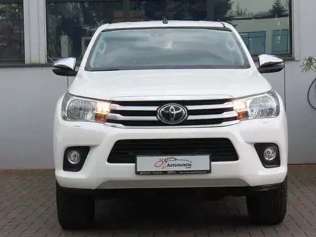 Gebraucht Toyota HiLux 150 PS (110 kW) 2019 Weiß Pickup