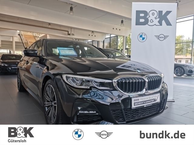 Schwarz metallic black sapphire metallicschwarz Gebraucht 2021 BMW 330 M Sport Limousine | 48.450 € - Bild 1/4