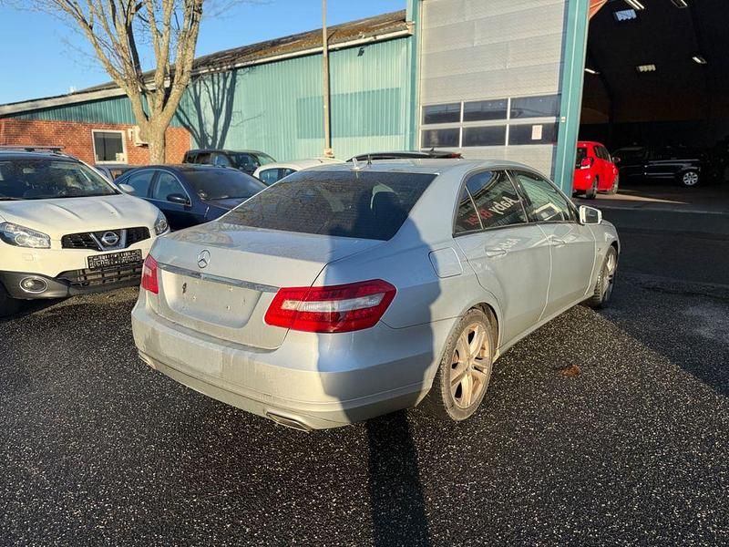 Gebraucht Mercedes E200 136 PS (100 kW) 2011 Silber Limousine