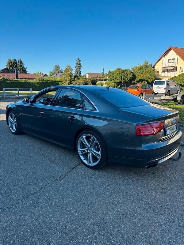 Grau Gebraucht 2013 Audi S8 Limousine | 22.900 € (Guter Preis) - Bild 1/4