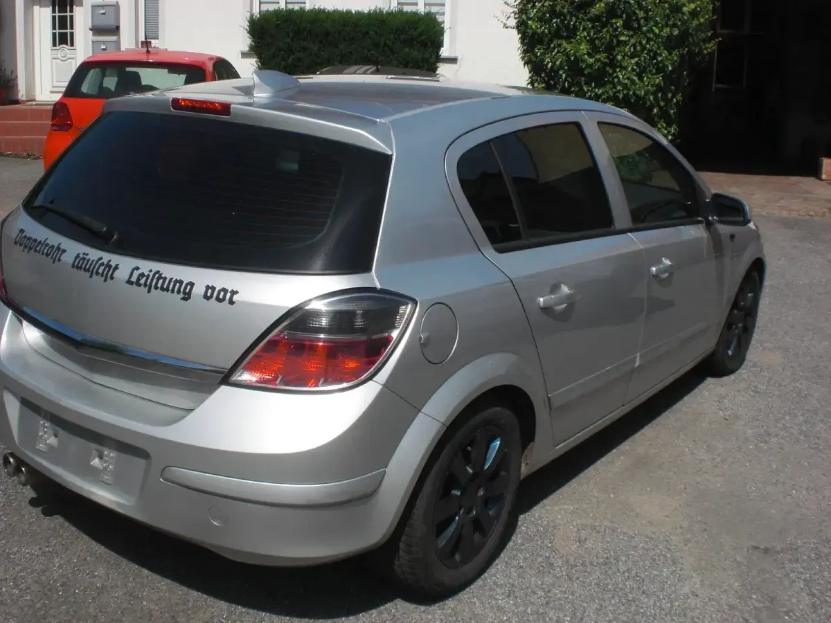 Gebraucht Opel Astra 90 PS (66 kW) 2008 Limousine