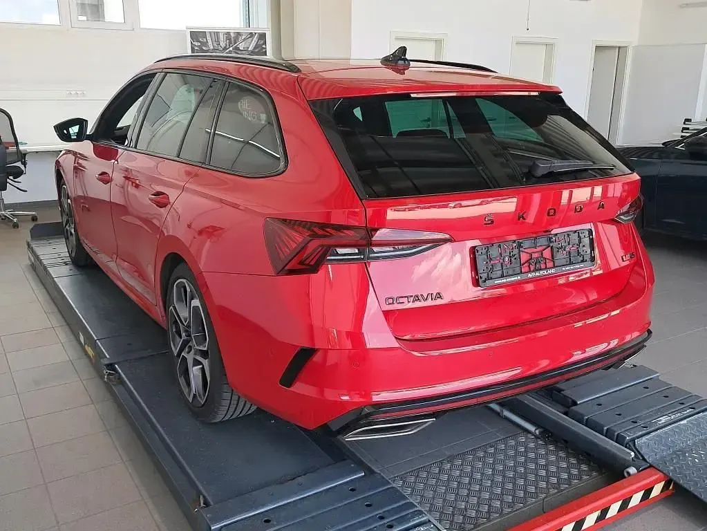 Gebraucht Skoda Octavia RS 200 PS (147 kW) 2023 Rot Kombi
