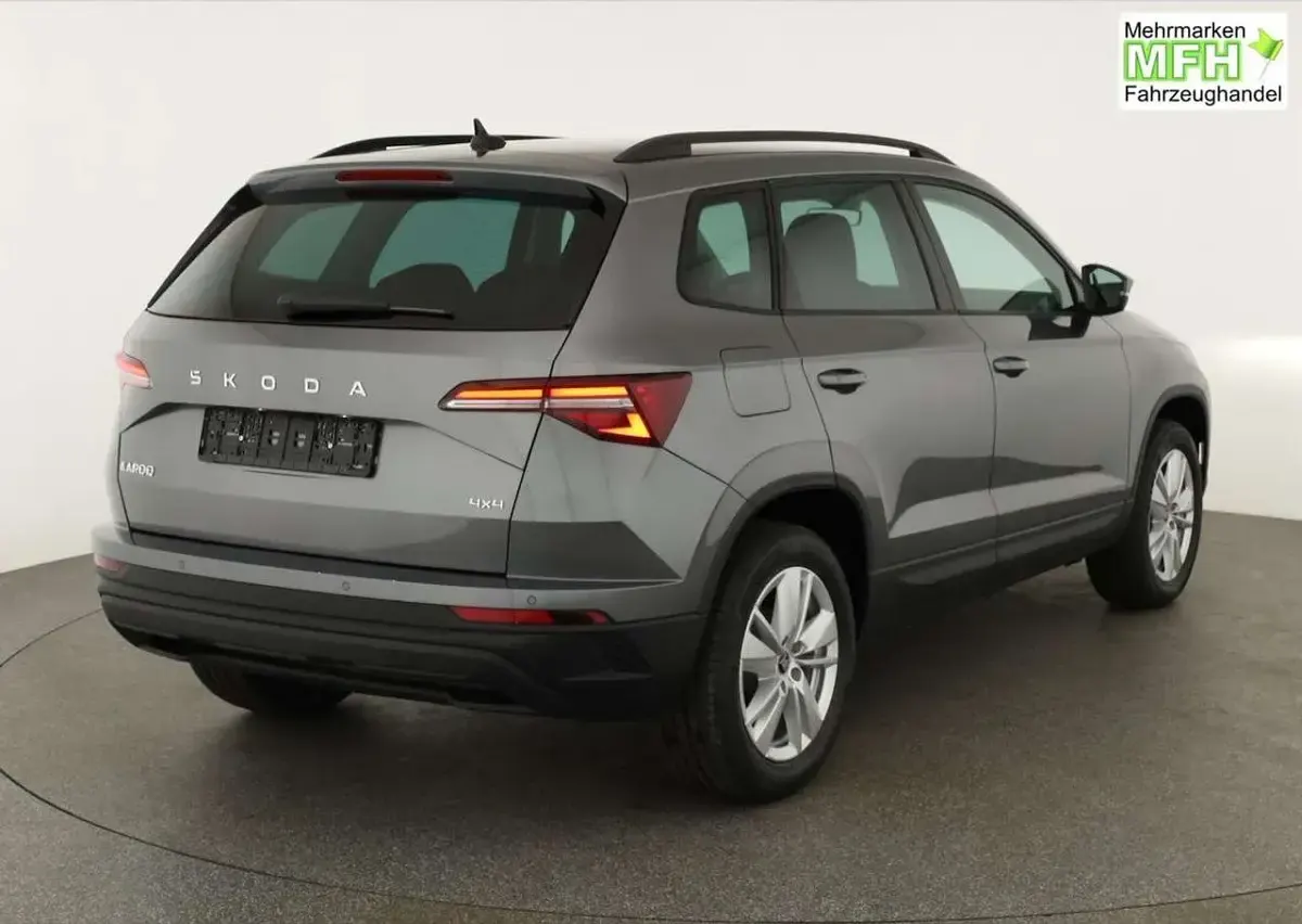 Neu Skoda Karoq Selection 150 PS (110 kW) 2026 Graphite grau metallic SUV