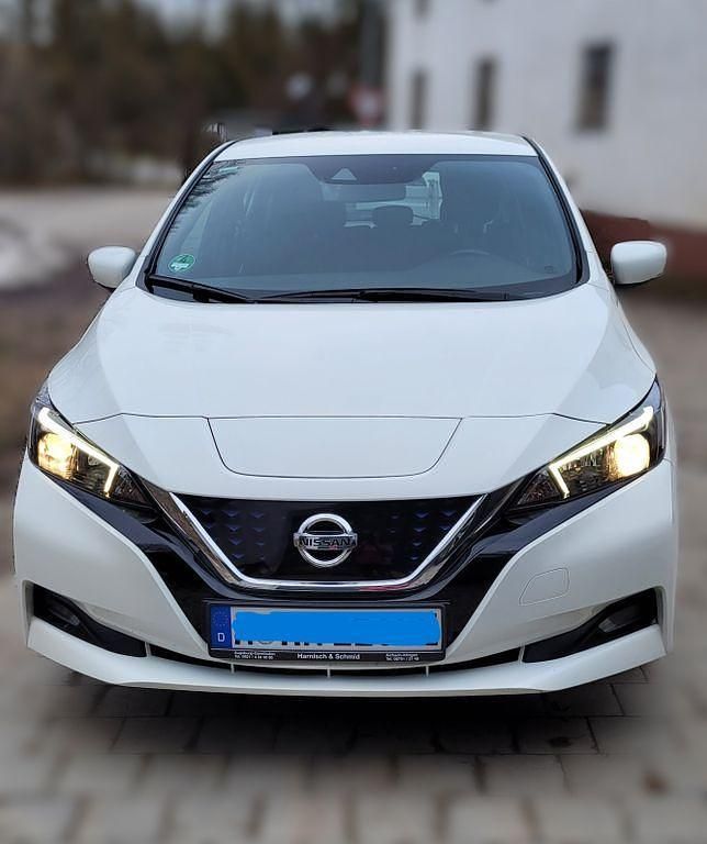 Gebraucht Nissan Leaf Acenta 110 kW (150 PS) 2021 Weiß Kleinwagen