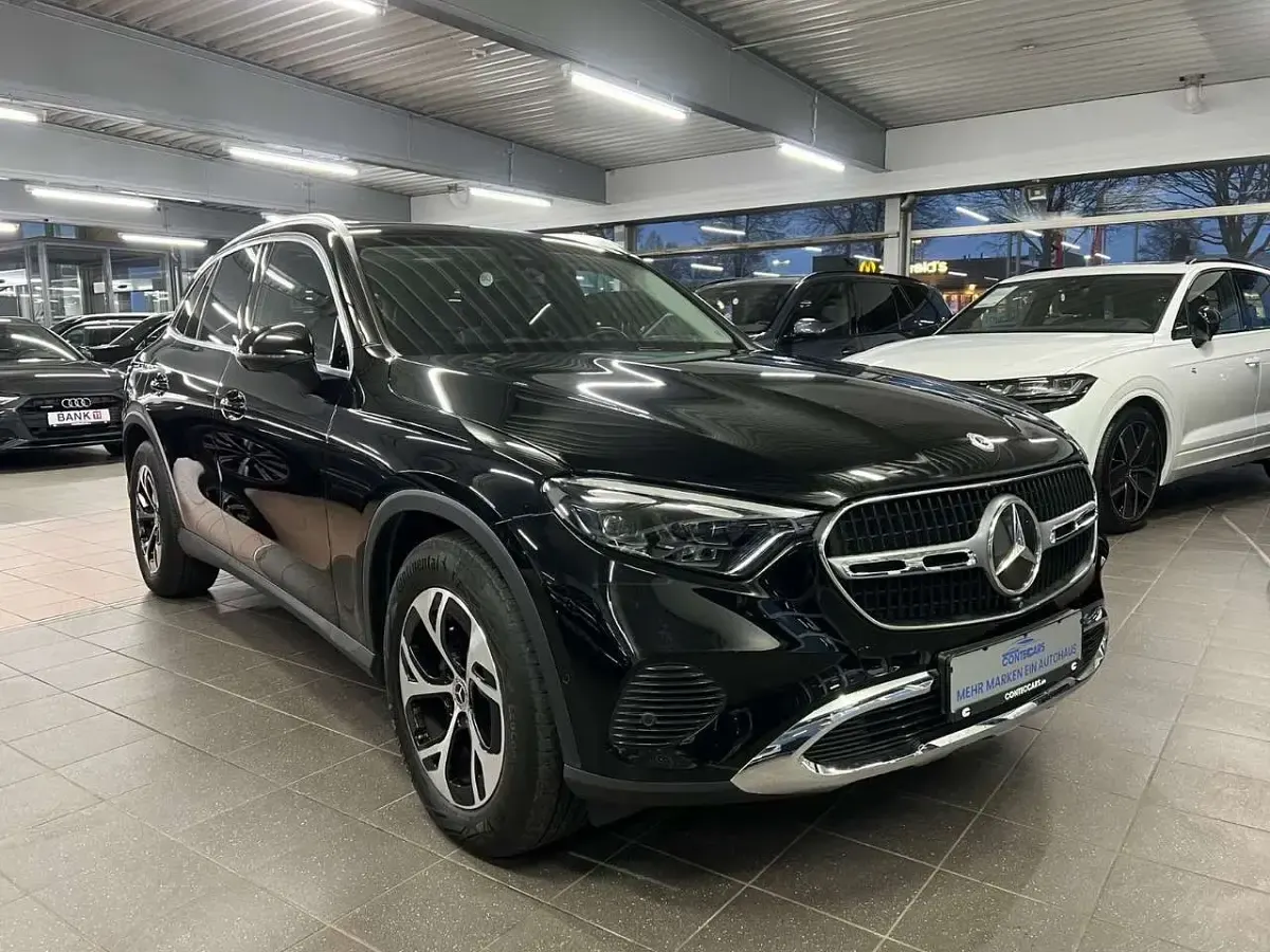 Gebraucht Mercedes GLC220 Avantgarde 197 PS (144 kW) 2023 Schwarz SUV
