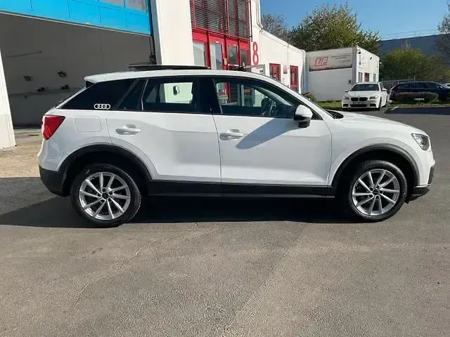 Usata Audi Q2 Basis 150 CV (110 kW) 2019 Bianco SUV