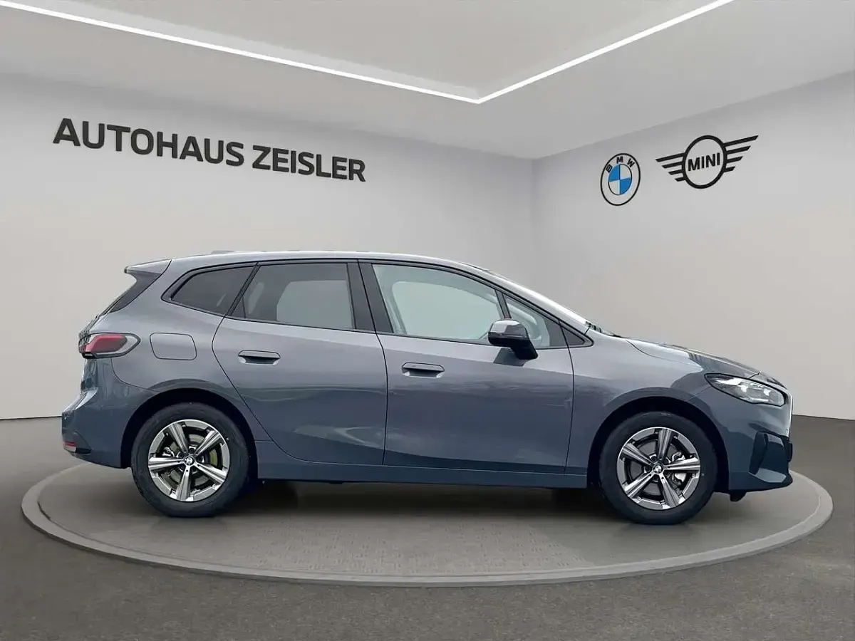 Gebraucht BMW 220 Active Tourer Luxury Line 150 PS (110 kW) 2025 Sparkling kupfergrau Van / Kleinbus
